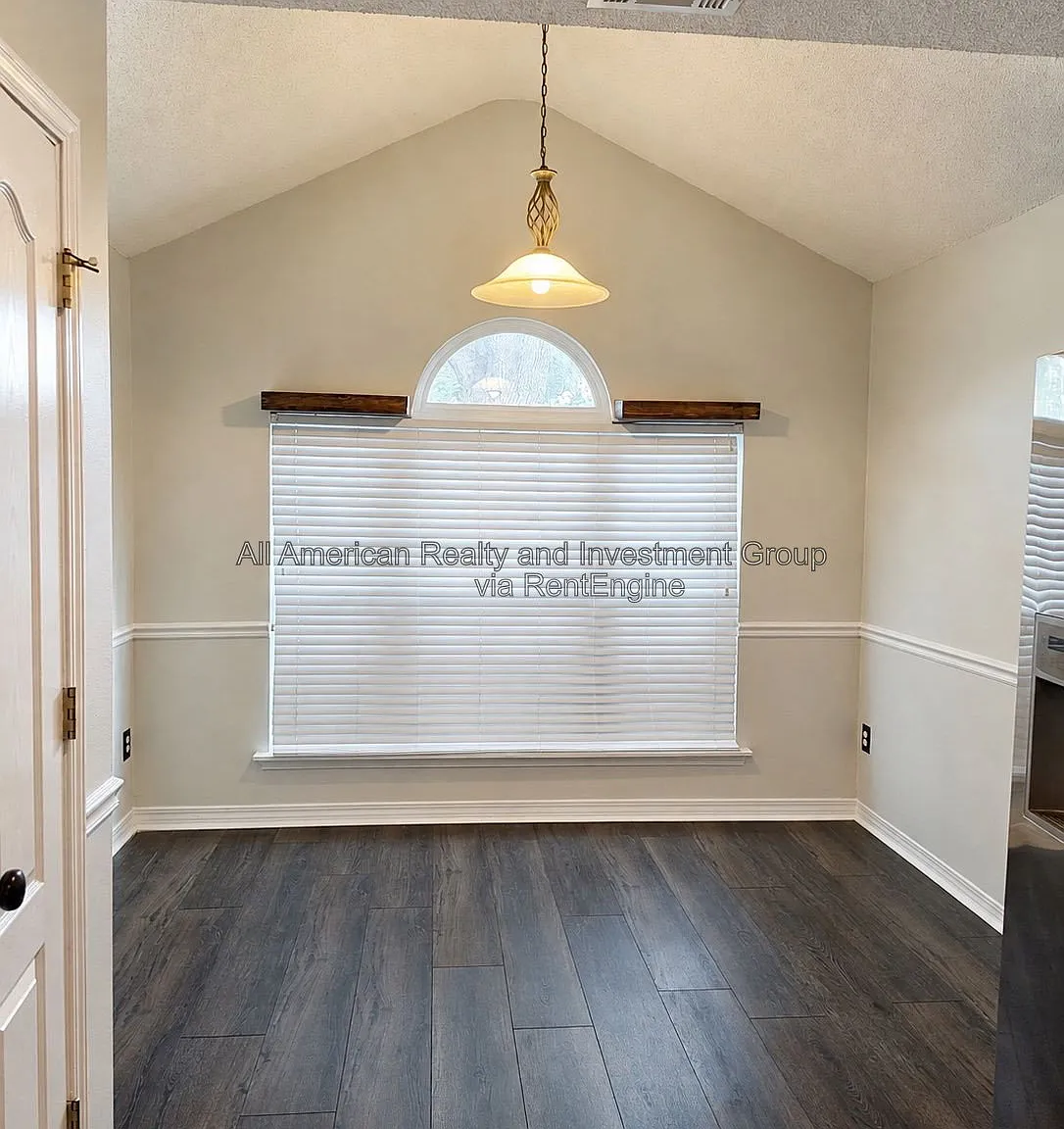 3 bed, 2.0 bath, 1518 sqft, $2,000 — Photo 4