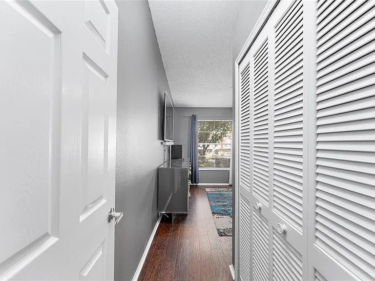 2304 Fletchers Point Cir — Photo 19