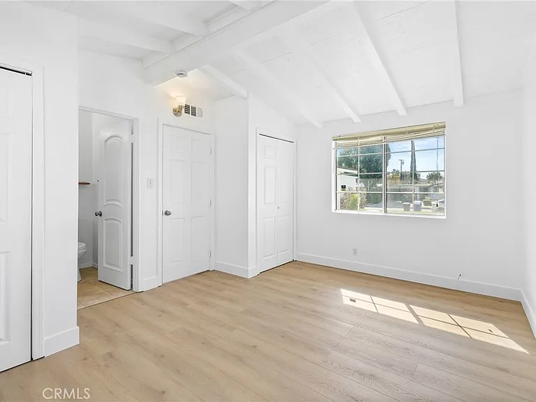 20321 Hamlin St — Photo 17