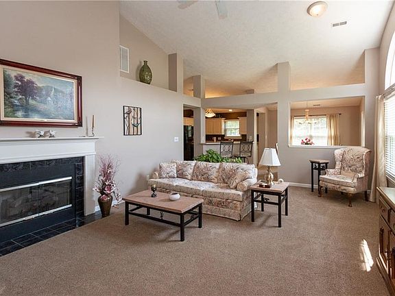 3rd image of 17712 Crown Pointe Ct