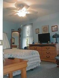 4th image of 19 Girard Ave