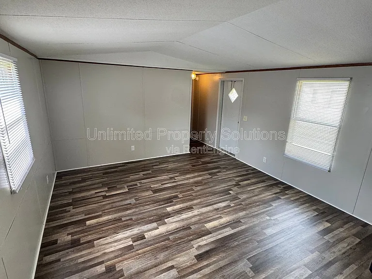9499 Wendi Dr NE #I — Photo 4