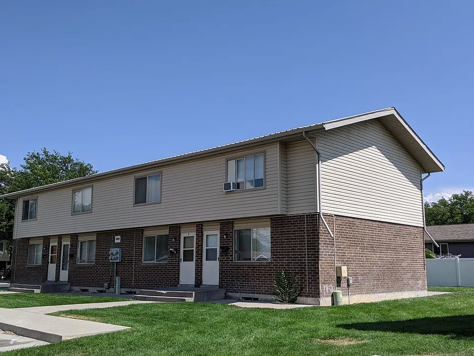 608 Roma Ct #C