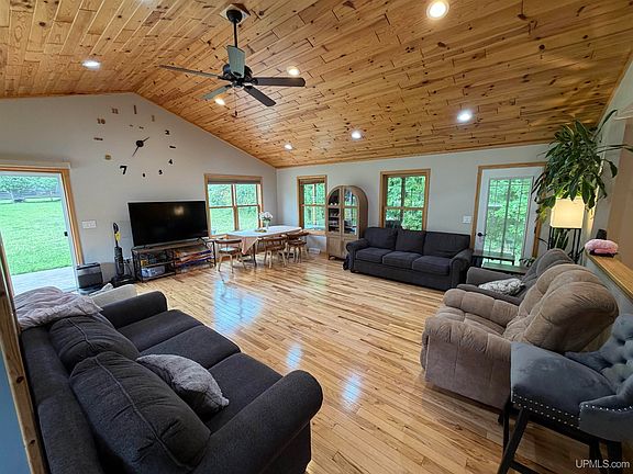 5th image of 21584 Chassell Painesdale Rd