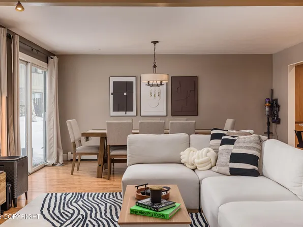 654 Highlander Cir, Anchorage, AK 99518