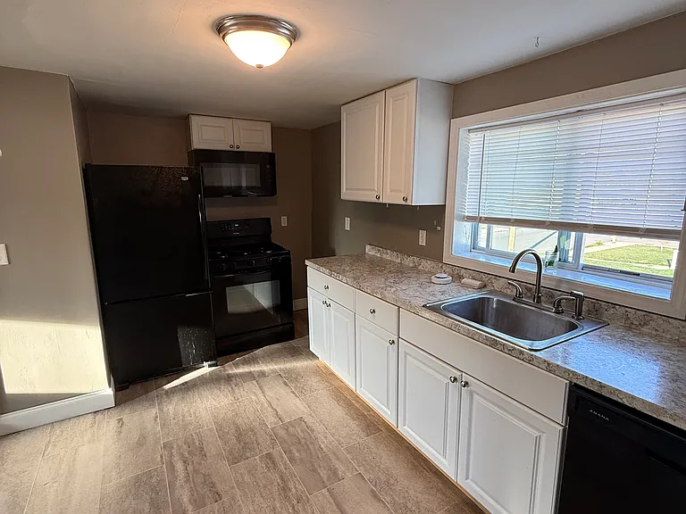 51 Laverack Ave #U — Photo 1