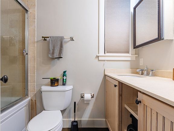 2nd image of 581 E 8th St