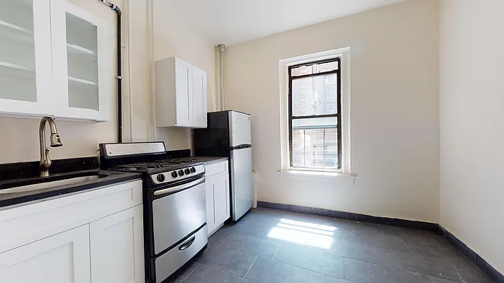 Rented by Bond New York | media 13