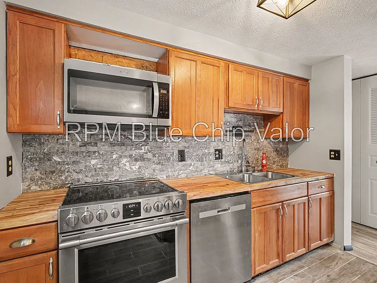 11674 Greenhaven Ct — Photo 4