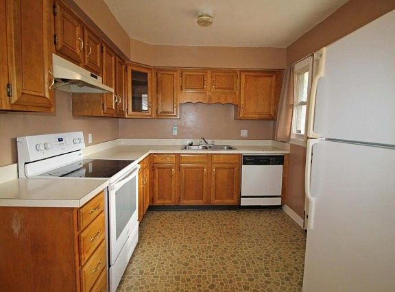 5th image of 1047 Mohican Ave