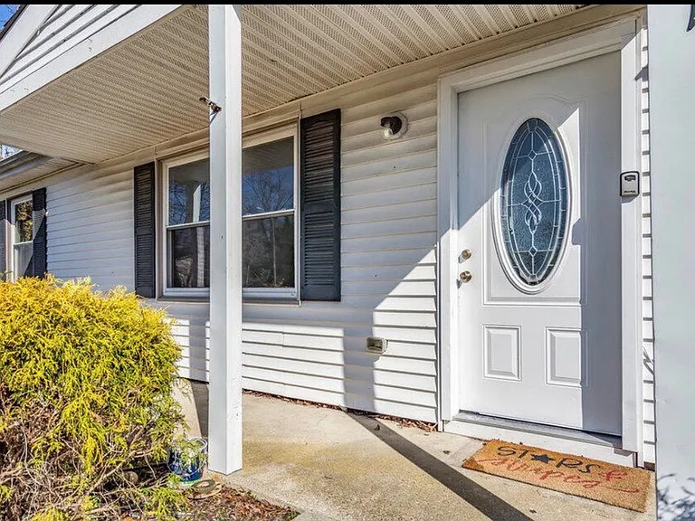 111 Buckhorn Lake Ct — Photo 2