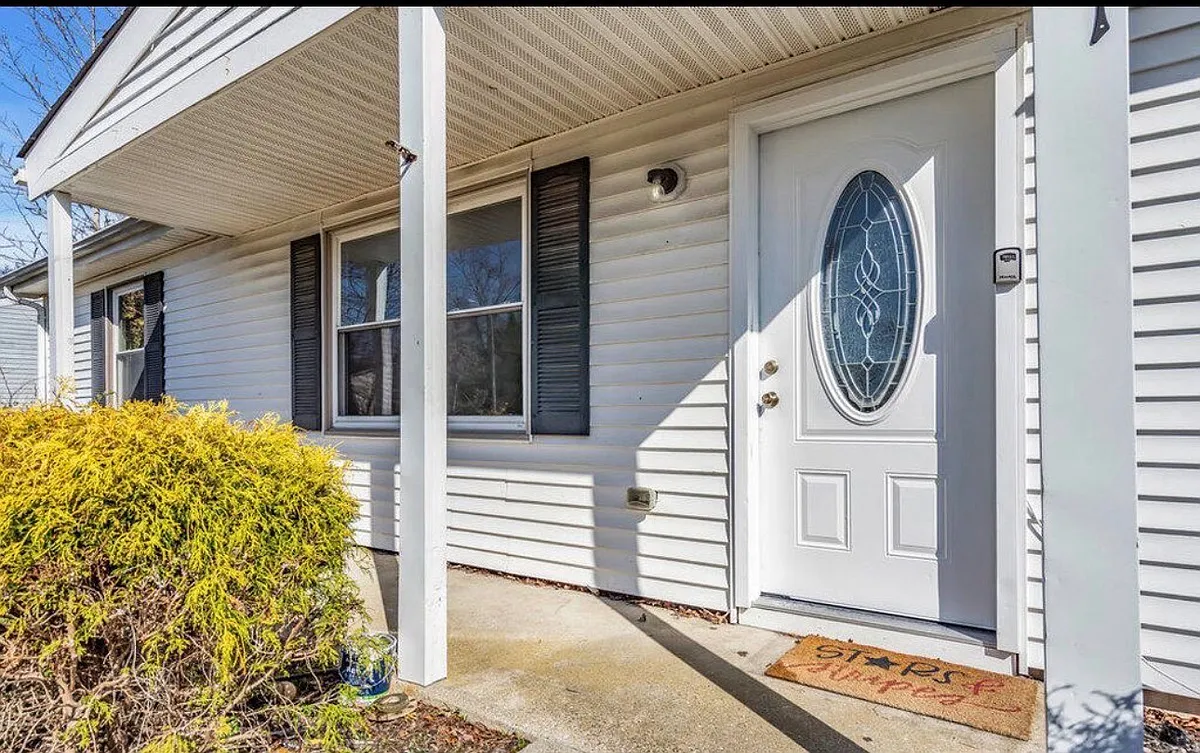 Building Photo - 111 Buckhorn Lake Ct