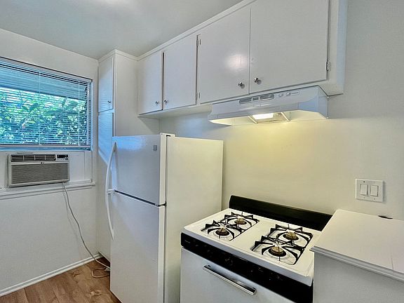 2nd image of 1755 N Kenmore Ave #7