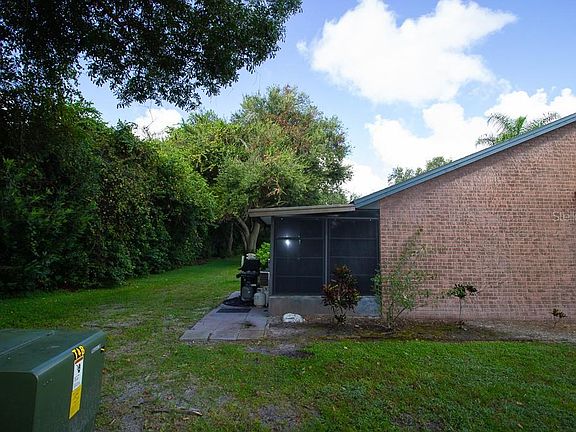 5th image of 2938 Squire Oak Ct