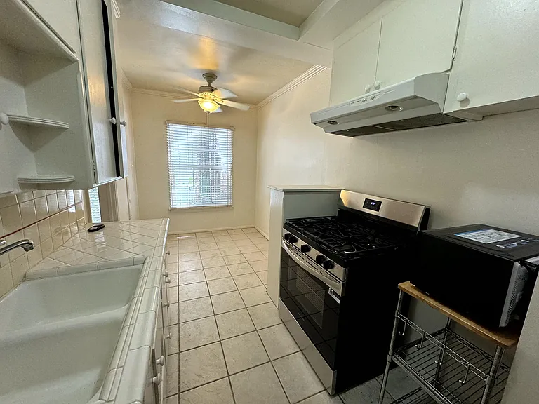 1271 N. Crescent Heights Blvd — Photo 3