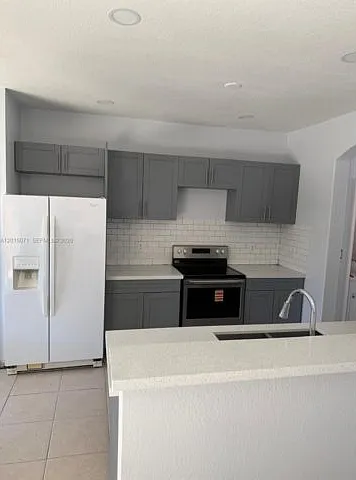 10906 SW 243rd Ln — Photo 2