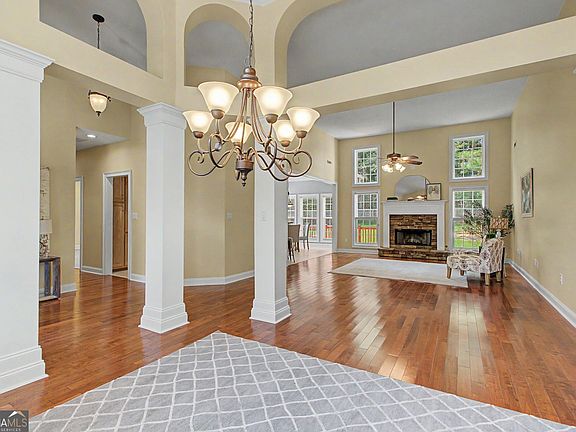 4th image of 110 Lyndhurst Way