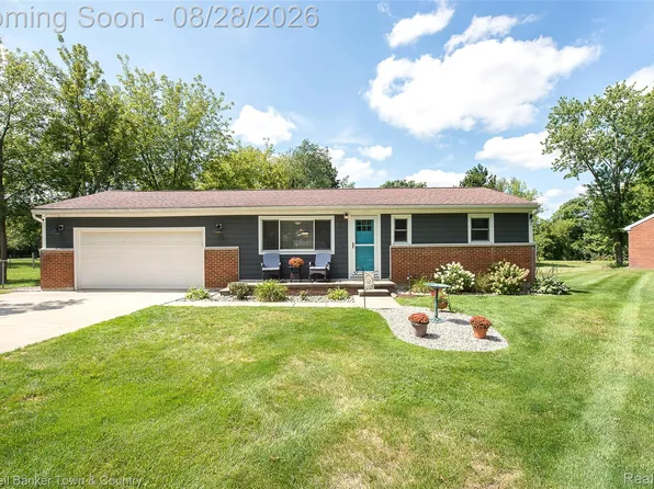 1810 Gray Rd, Howell, MI 48843