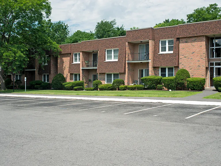 Maple Manor — Photo 11