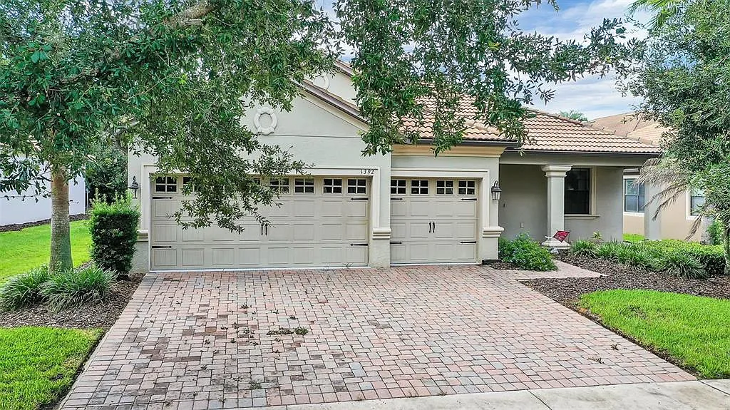 4 bed, 3.0 bath, 2381 sqft, $2,995 — Photo 2