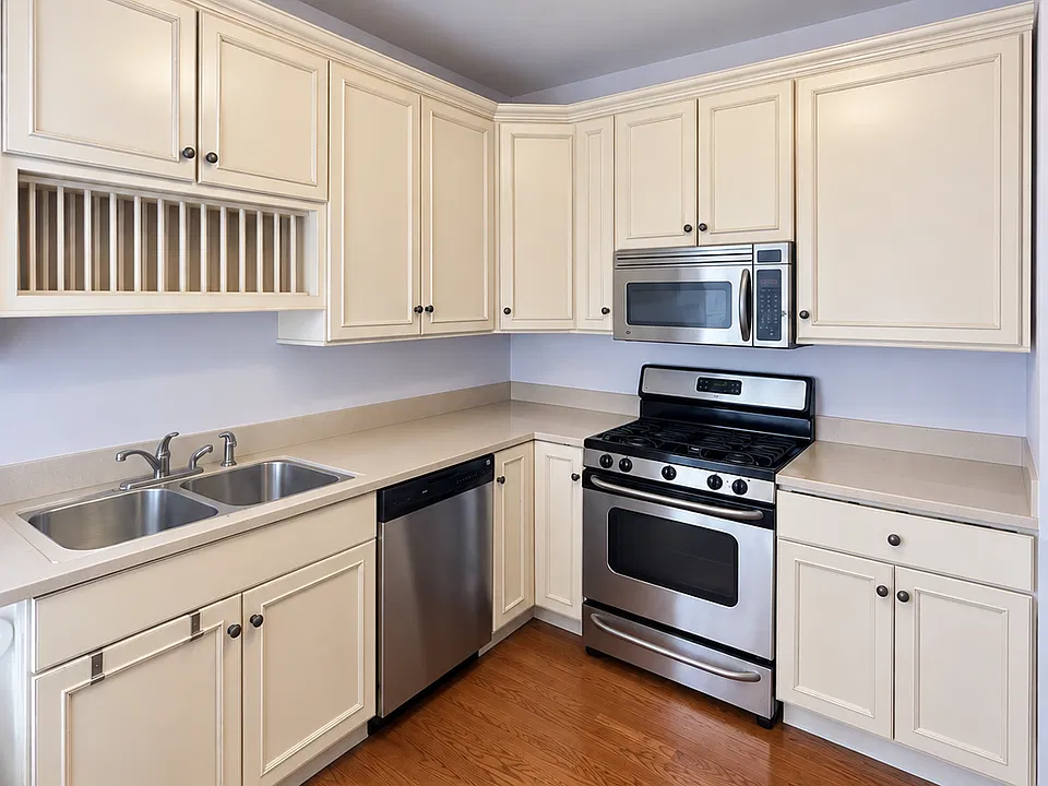 522 W Burlington Ave #2W