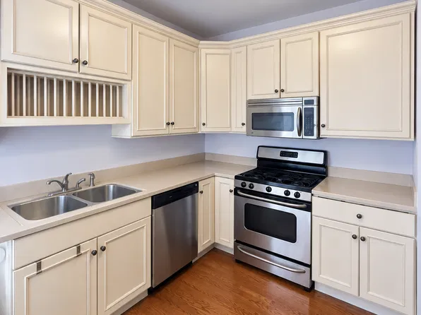 522 W Burlington Ave #2W, La Grange, IL 60525