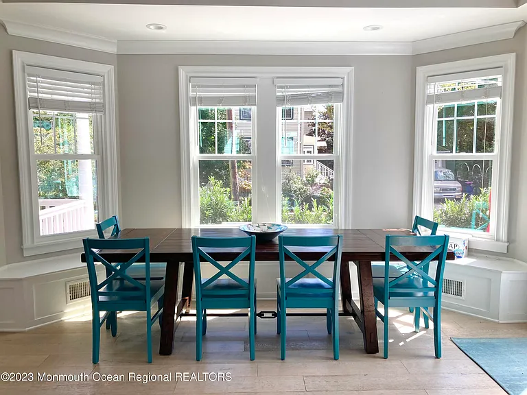 600 6th Ave — Photo 17