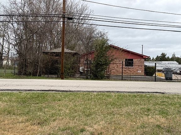 4th image of 2736 Cedardale Rd