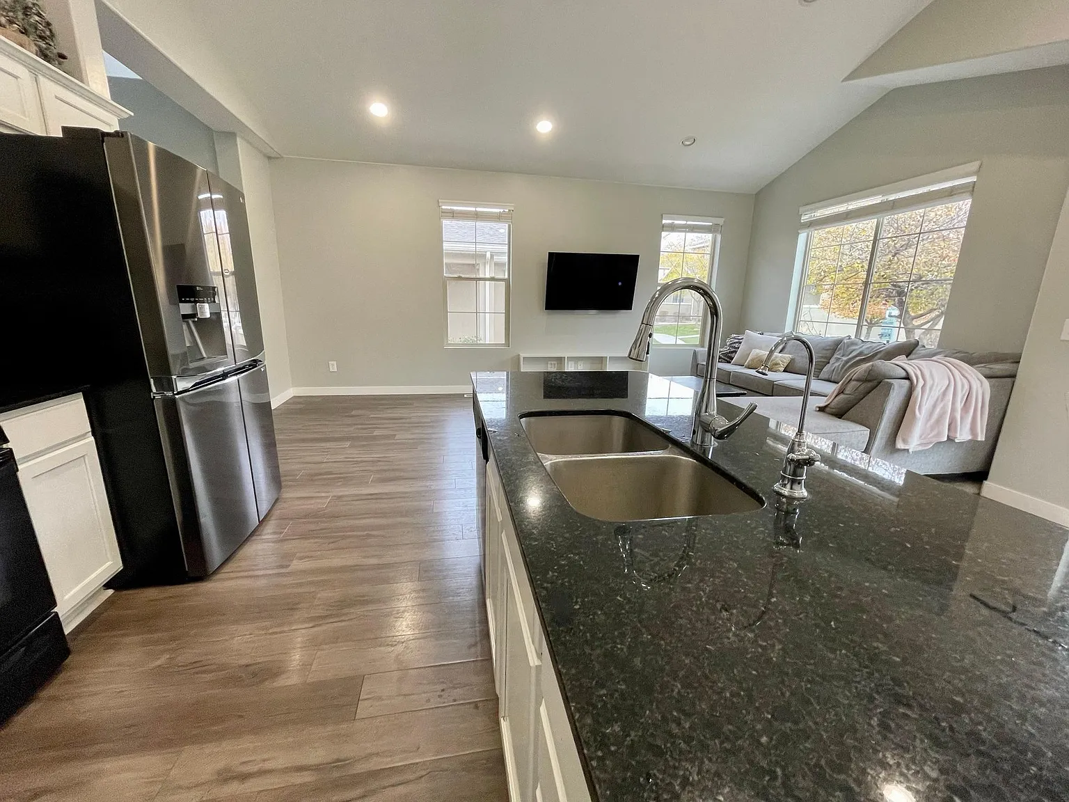 478 E Vancott Way — Photo 4