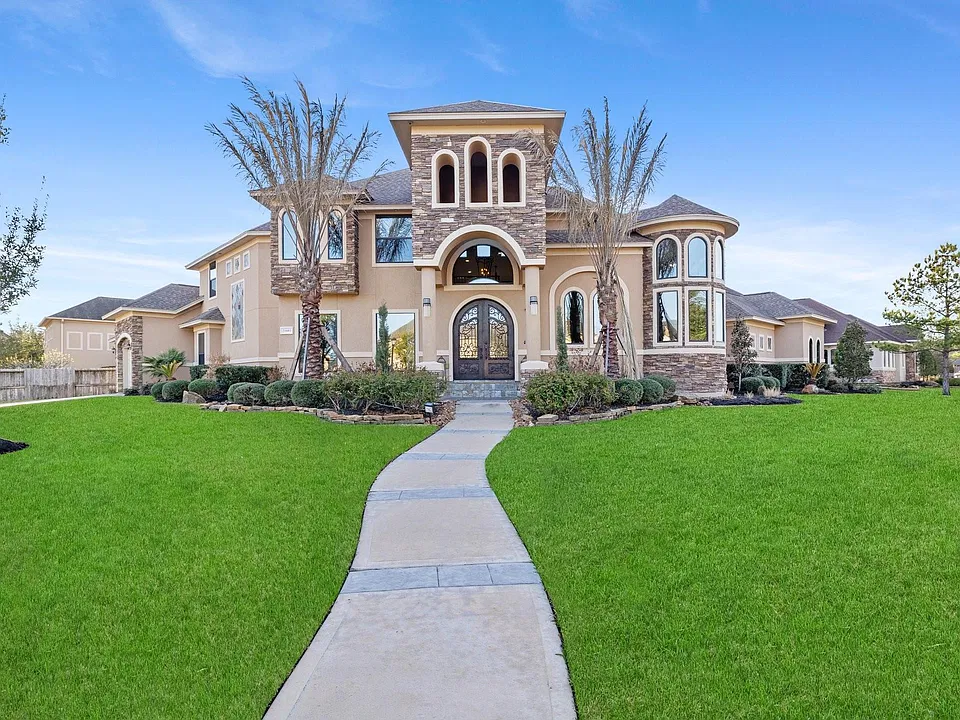 21603 Christopher Lake Ct