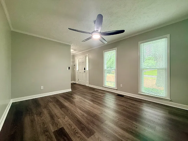 632 Bromsworth Trl — Photo 24