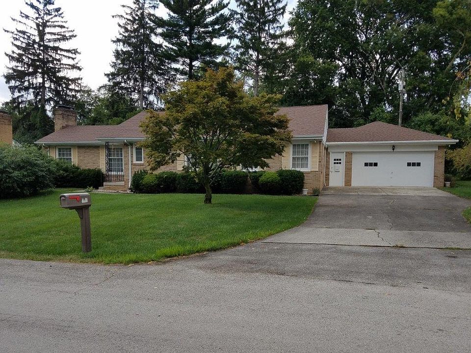 1st image of 10 Pinecrest Dr
