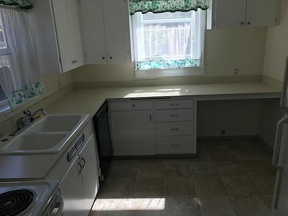 4th image of 617 Clark St