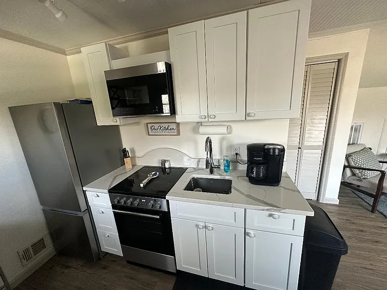 207 E Bobby Gerald Pkwy #B — Photo 5