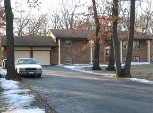 878 Ivy Oaks Dr, Caledonia, IL 61011