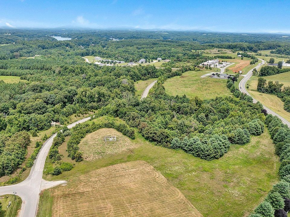 1st image of 2 Lakewatch Dr