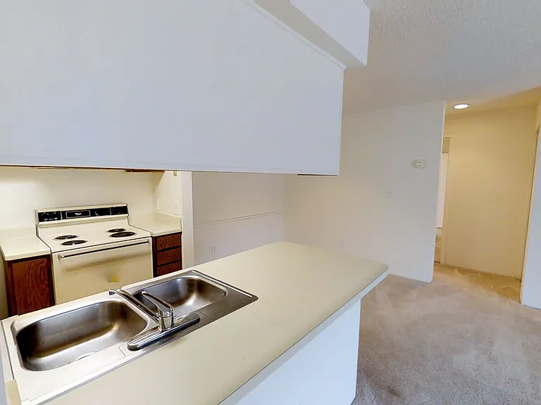 Copper Creek Apartments — Photo 33