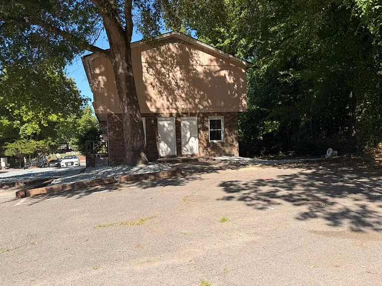 200 Memorial Park Dr — Photo 1
