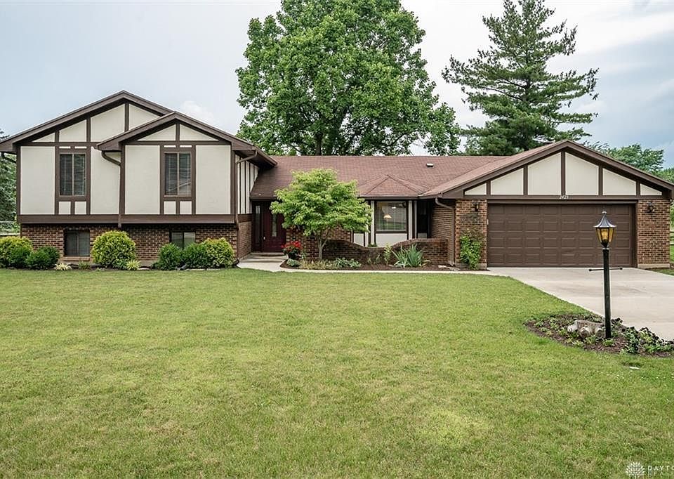 1st image of 2429 S Old Oaks Dr