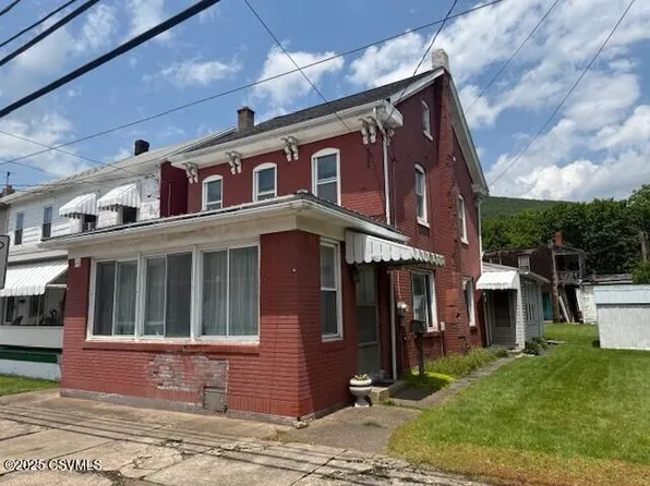 633 Center St, Coal Township, PA 17866