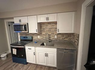 483 10th St #2R, Troy, NY 12180