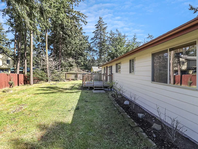 368 NW Columbia Dr — Photo 14