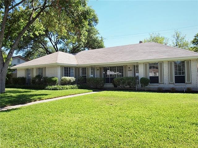 1st image of 2205 Teakwood Dr