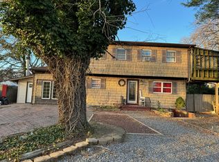155 Robinwood Dr, Shirley, NY 11967