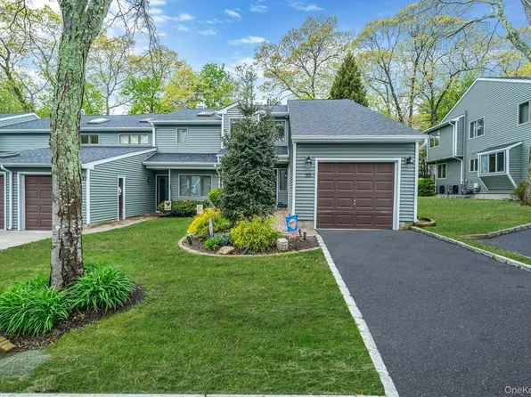 35 Jeremy Circle, Nesconset, NY 11767