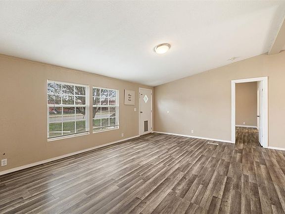 4th image of 816 Oak St