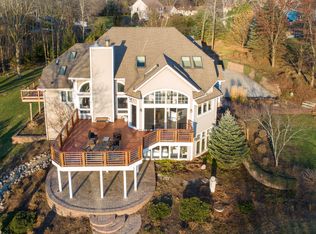 332 Riverview Dr, Grafton, WI 53024