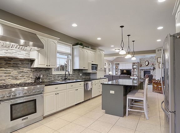 4th image of 1219 Bristol Ct