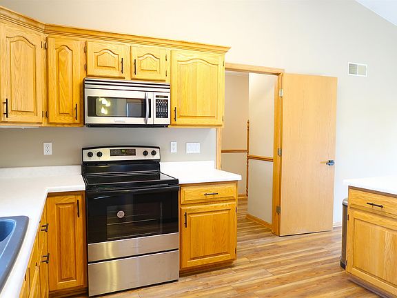 2nd image of 6788 Bootmaker Way