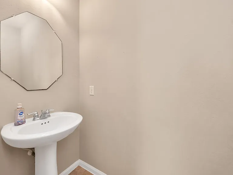 3115 Lake Dr — Photo 39